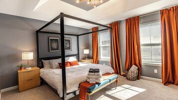 3 quartos, escrivaninha, ferros/tábuas de passar roupa, berço de viagem