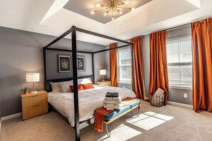 3 bedrooms, desk, iron/ironing board, travel crib - New Luxury Townhouse, Mins to PSU, Hosts 8 Guests by Orchid Lane Luxury Properties (State College)