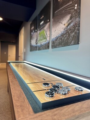 Games room - New Luxury Townhouse, Mins to PSU, Hosts 8 Guests by Orchid Lane Luxury Properties (State College)