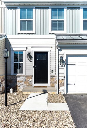 Exterior detail - New Luxury Townhouse, Mins to PSU, Hosts 8 Guests by Orchid Lane Luxury Properties (State College)