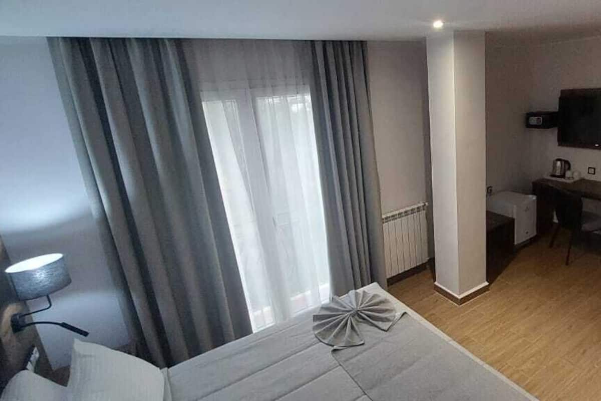 Room, 1 Queen Bed, Garden View | Free WiFi