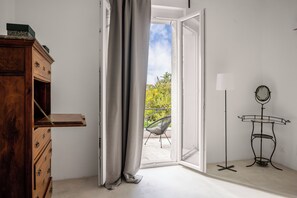 Classic Apartment, 2 Bedrooms, Hill View
