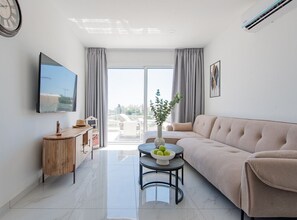 TV - TelMar SeaView - Larnaca (Oroklini)