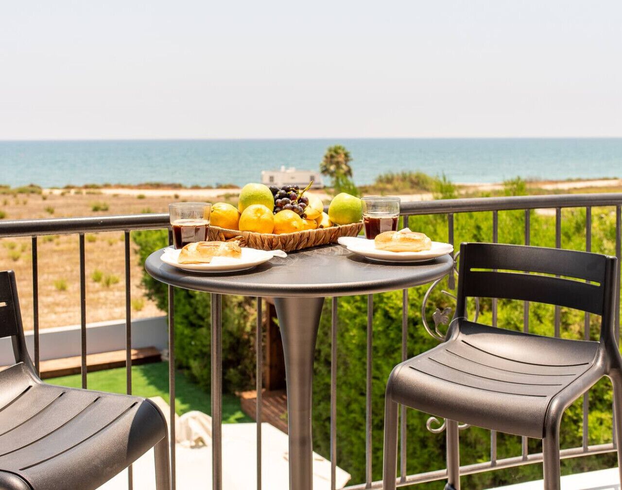 Dinning with the sea view