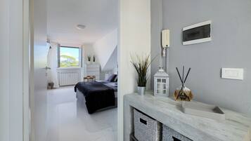 1 Schlafzimmer, BĂŒgeleisen/BĂŒgelbrett, WLAN, BettwĂ€sche