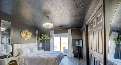 Sleeps 11! Mountain View’s. Fully renovated 4 Bedroom 3 Full Bathroom.