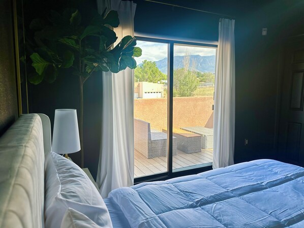 4 bedrooms, iron/ironing board, free WiFi, bed sheets