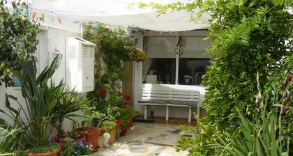 Private Guest Accommodation with Double Bed & En Suite. With private Entrance.