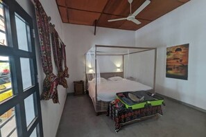 WiFi, bed sheets