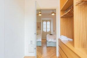 Apartment (2 Bedrooms) | 2 bilik tidur, seterika/papan seterika, cadar katil 