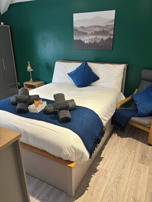 2 bedrooms, iron/ironing board, free WiFi, bed sheets