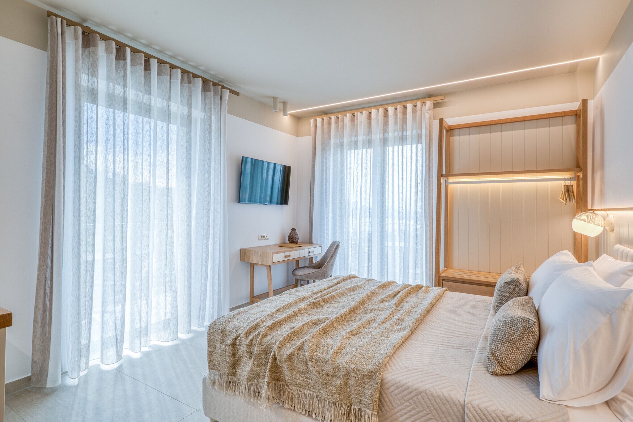 Hypo-allergenic bedding, free minibar, in-room safe, blackout curtains