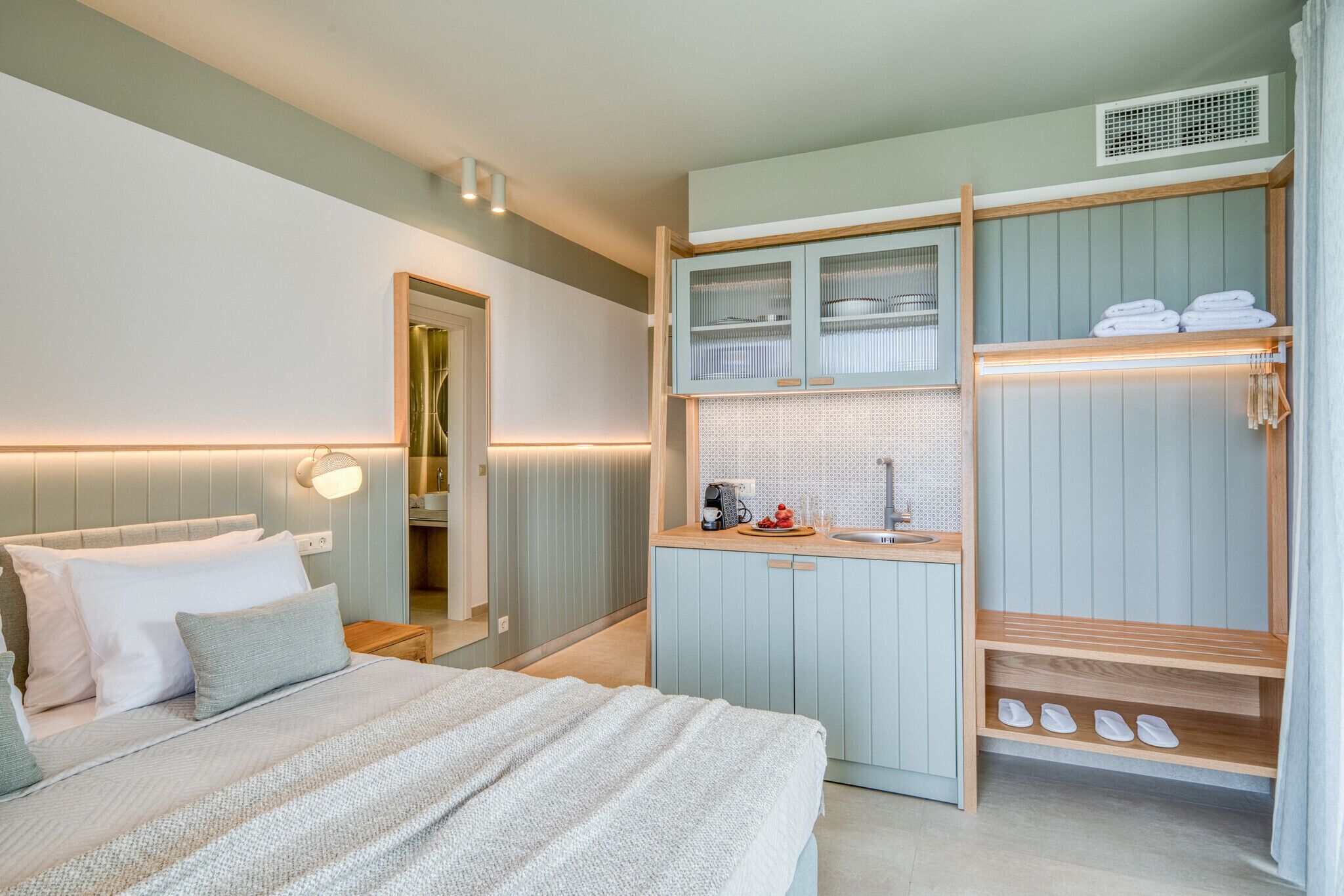 Hypo-allergenic bedding, free minibar, in-room safe, blackout curtains
