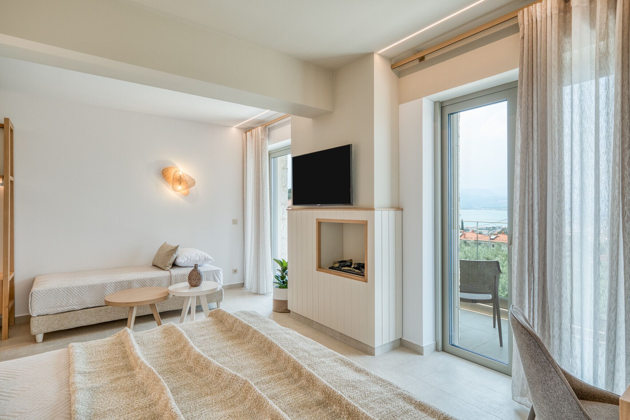 Hypo-allergenic bedding, free minibar, in-room safe, blackout curtains