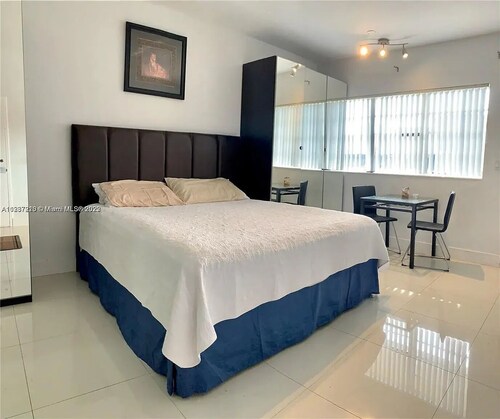 Nice studio with AC in Hallandale Beach