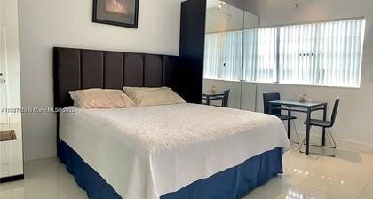Nice studio with AC in Hallandale Beach