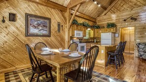 Dining - CABIN FEVER - Total Seclusion in Wears Valley! (Sevierville)