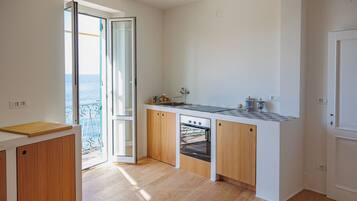 Departamento, balcón, vista al mar | Cocina privada | Refrigerador, horno, parrilla de estufa y lavavajillas