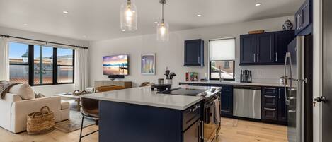 Réfrigérateur, micro-ondes, four, lave-vaisselle