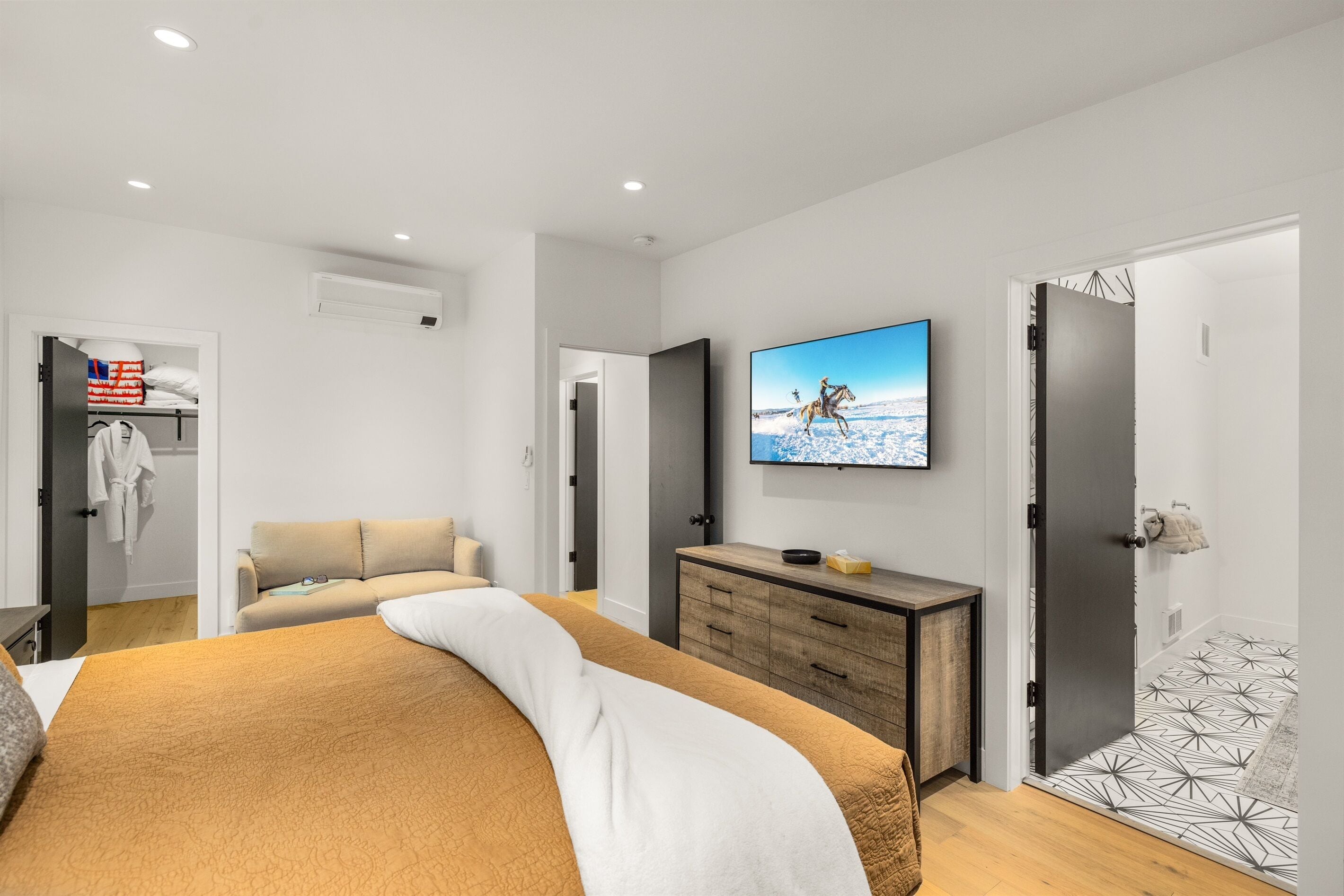 3 bedrooms, WiFi, bed sheets