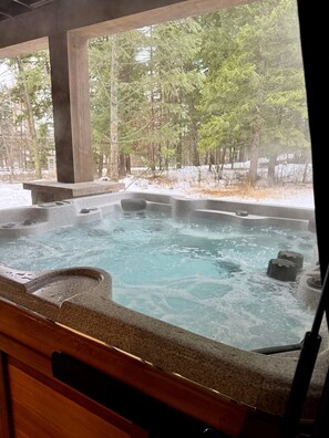 Tina de hidromasaje al aire libre