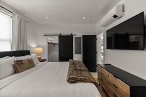 2 bedrooms, travel crib, WiFi, bed sheets
