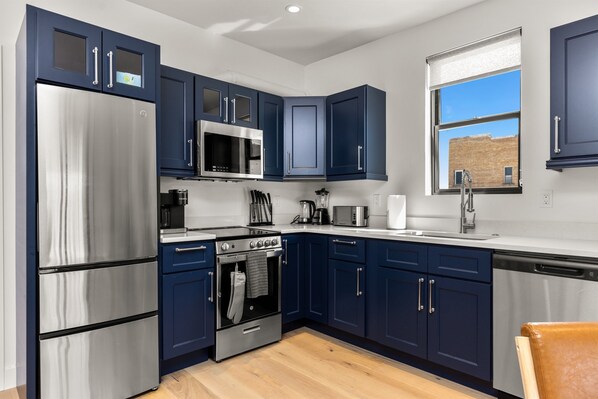 Fridge, microwave, oven, stovetop