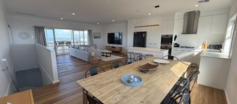 Sea Escape - Sea Views!  Short walk to Tavern! Off Peak Special available!