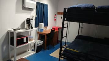 1 bedroom, desk, free WiFi, bed sheets