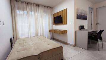 Apartment | Hypo-allergenic bedding, blackout drapes, free WiFi, bed sheets