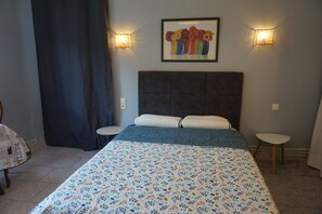 1 habitación, tabla de planchar con plancha y wifi