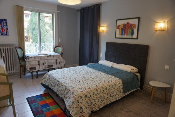 1 habitación, tabla de planchar con plancha y wifi 