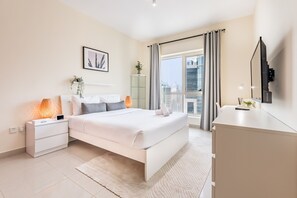 2 bedrooms, in-room safe, iron/ironing board, free WiFi - Steps fr. Metro and a Lake, Quick Drive to Ain Dubai & Beach (Dubai)