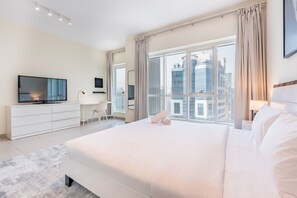 2 bedrooms, in-room safe, iron/ironing board, free WiFi