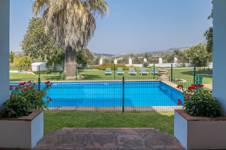 Pool. Country House 'Cortijo La Dehesa Del Pilar' with Mountain View, Private Pool and Wi-Fi