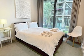 3 habitaciones, tabla de planchar con plancha, wifi y ropa de cama