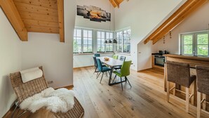 คอมฟอร์ทเพนท์เฮาส์, 2 ห้องนอน, ระเบียง, วิวภูเขา | บริการอาหารในห้องพัก