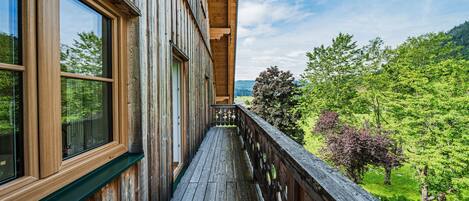 Comfort Penthouse, 2 Bedrooms, Balcony, Mountain View | Balcony view