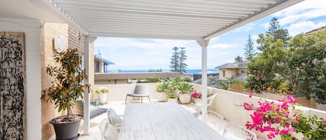 تناول الطعام بالخارج