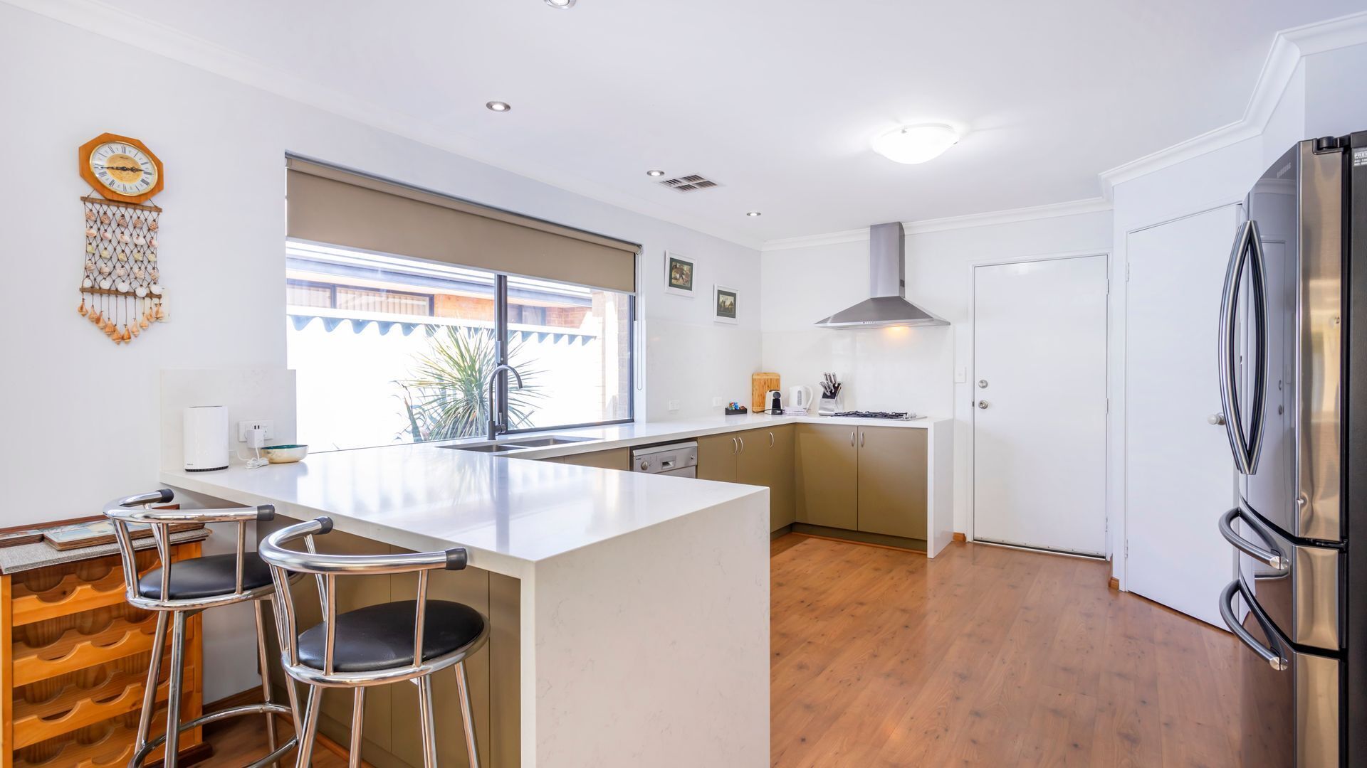 Microwave, oven, dishwasher, coffee/tea maker