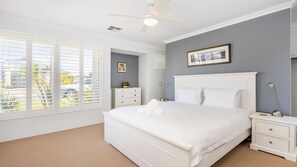 5 bedrooms, iron/ironing board, free WiFi, bed sheets