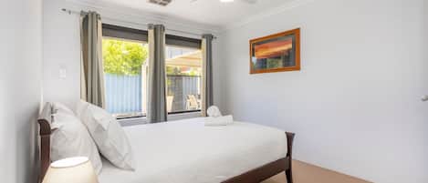 5 bedrooms, iron/ironing board, free WiFi, bed sheets