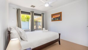 5 bedrooms, iron/ironing board, free WiFi, bed sheets