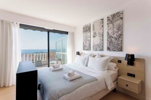 Tabla de planchar con plancha, wifi y ropa de cama 