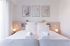 Iron/ironing board, WiFi, bed sheets