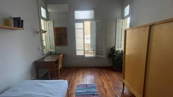 2 多间卧室、办公桌、熨斗/熨衣板、免费 WiFi