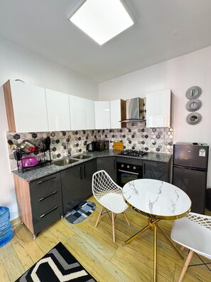 Fridge, microwave, oven, stovetop