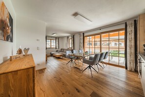 Comfort Apartment, 1 Bedroom, Pets Allowed, Mountain View | Living area | 50-inch flat-screen TV with cable channels