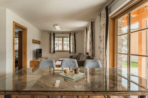 Comfort Apartment, 1 Bedroom, Pets Allowed, Mountain View | Living area | 50-inch flat-screen TV with cable channels