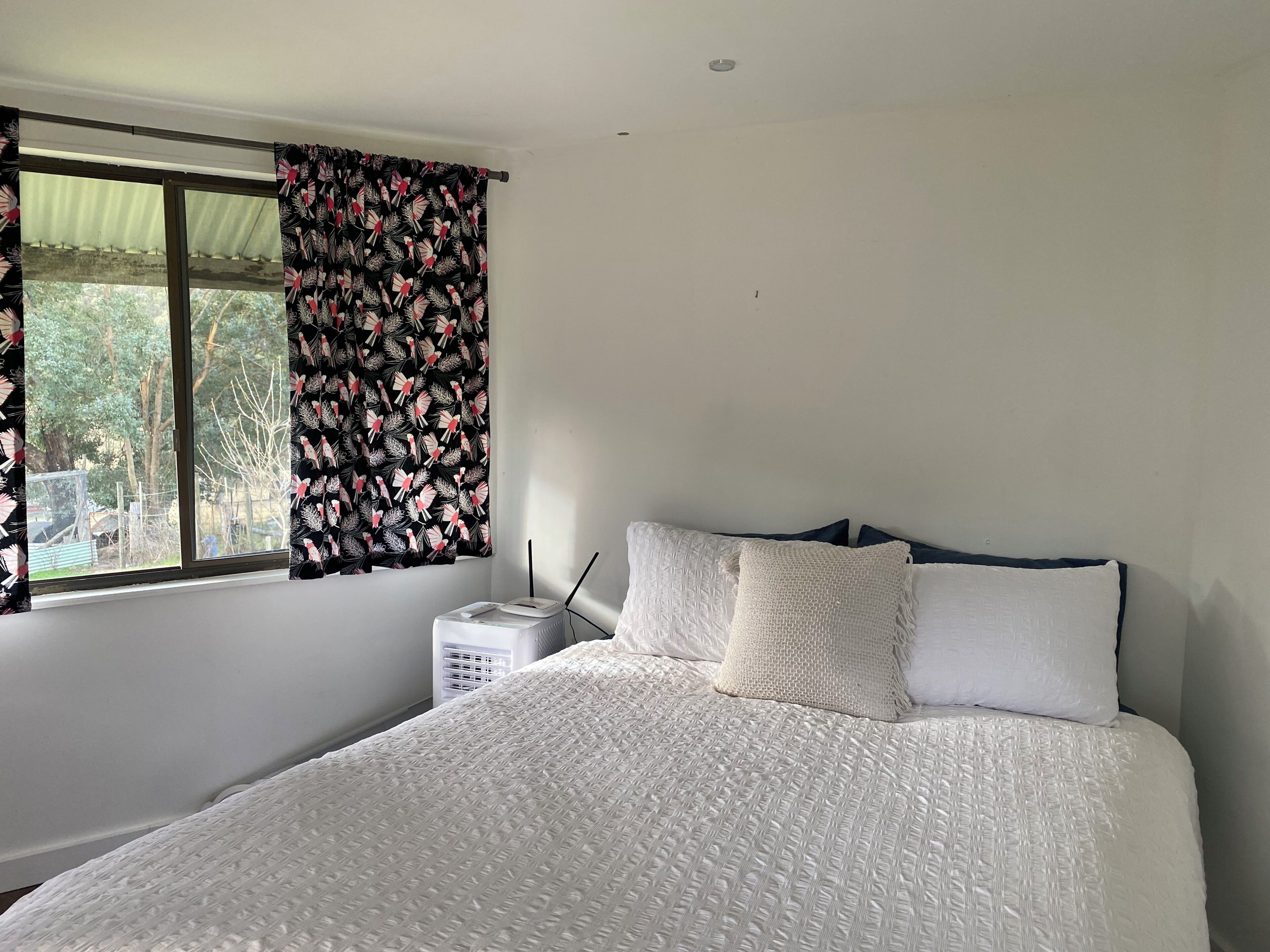 4 makuuhuonetta, silitysrauta/-lauta, ilmainen Wi-Fi, vuodevaatteet